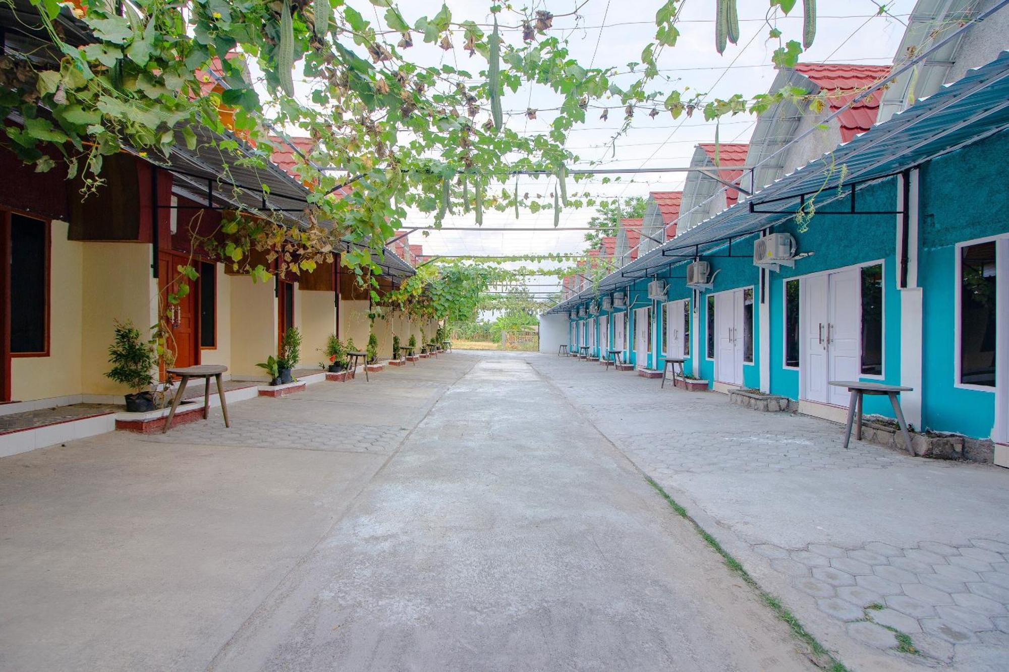Oyo Life 1643 Grand Monica Hotel Maguwo Bagian luar foto
