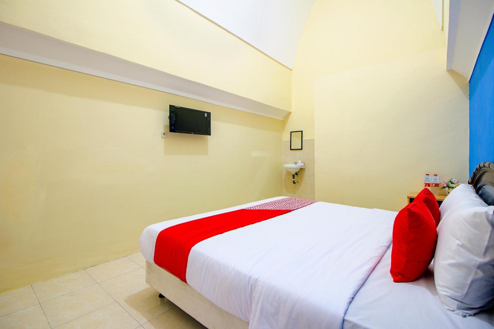 Oyo Life 1643 Grand Monica Hotel Maguwo Bagian luar foto