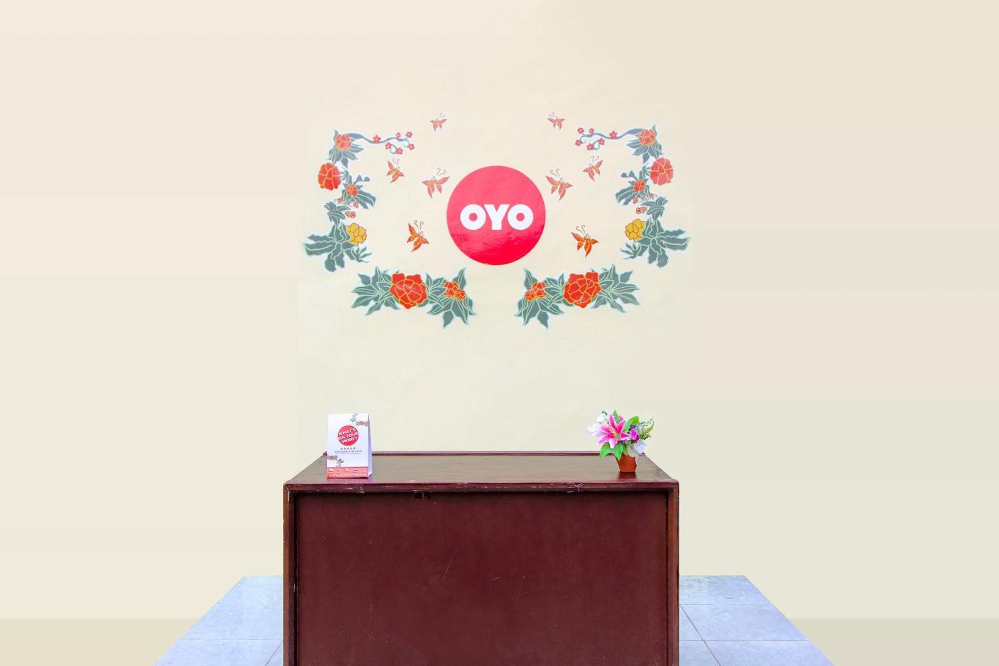 Oyo Life 1643 Grand Monica Hotel Maguwo Bagian luar foto