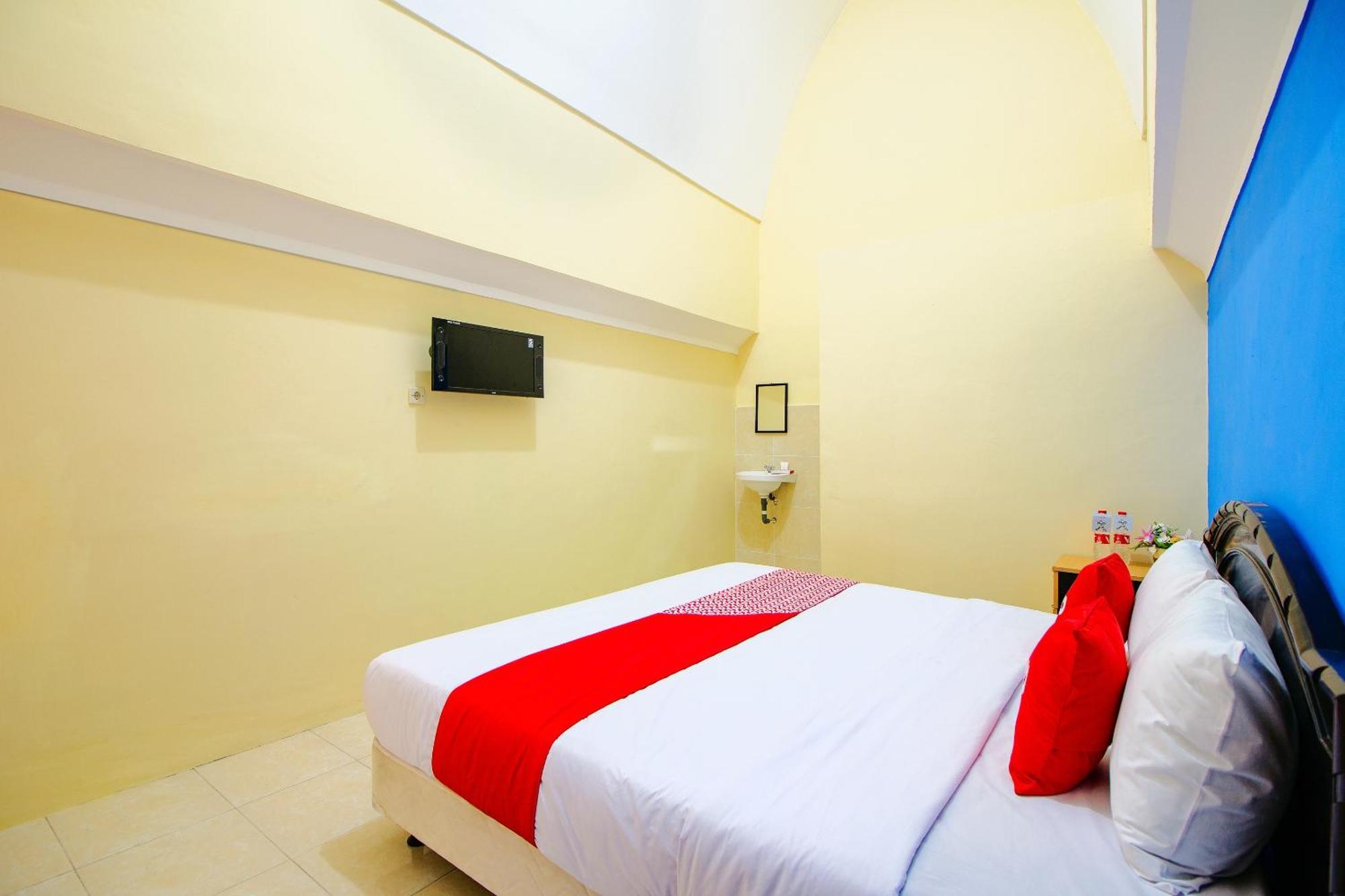 Oyo Life 1643 Grand Monica Hotel Maguwo Bagian luar foto
