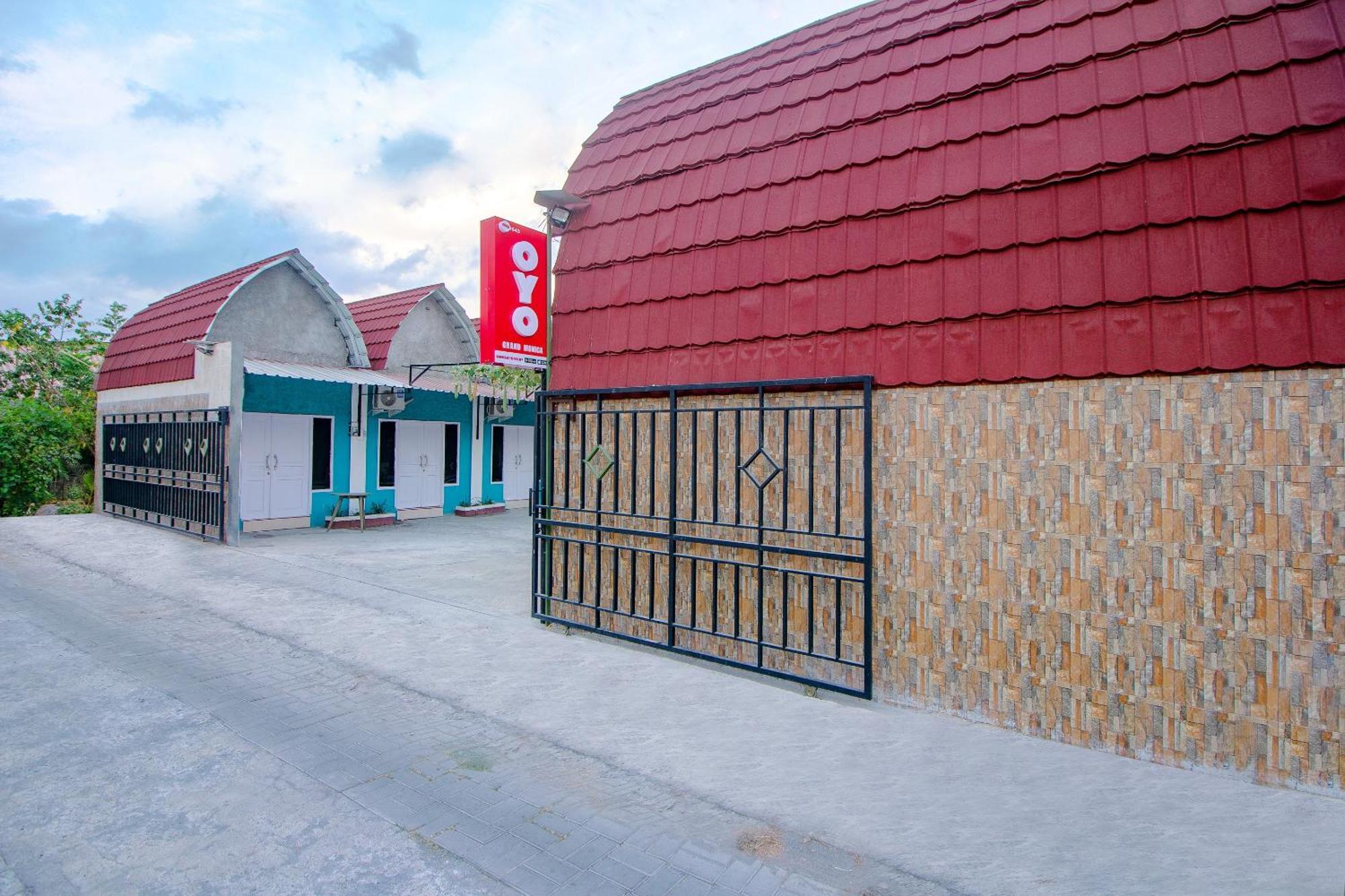 Oyo Life 1643 Grand Monica Hotel Maguwo Bagian luar foto