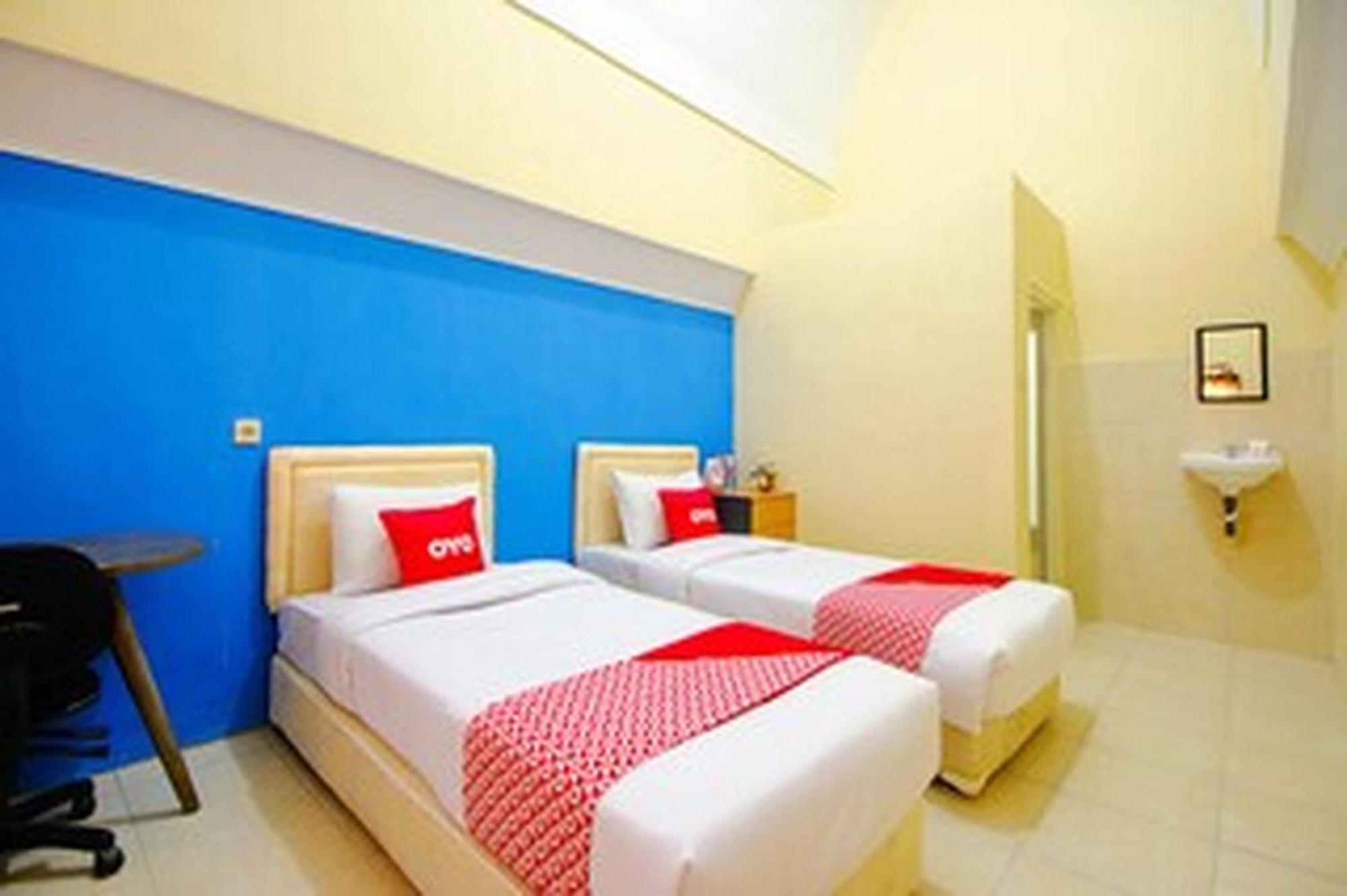 Oyo Life 1643 Grand Monica Hotel Maguwo Bagian luar foto